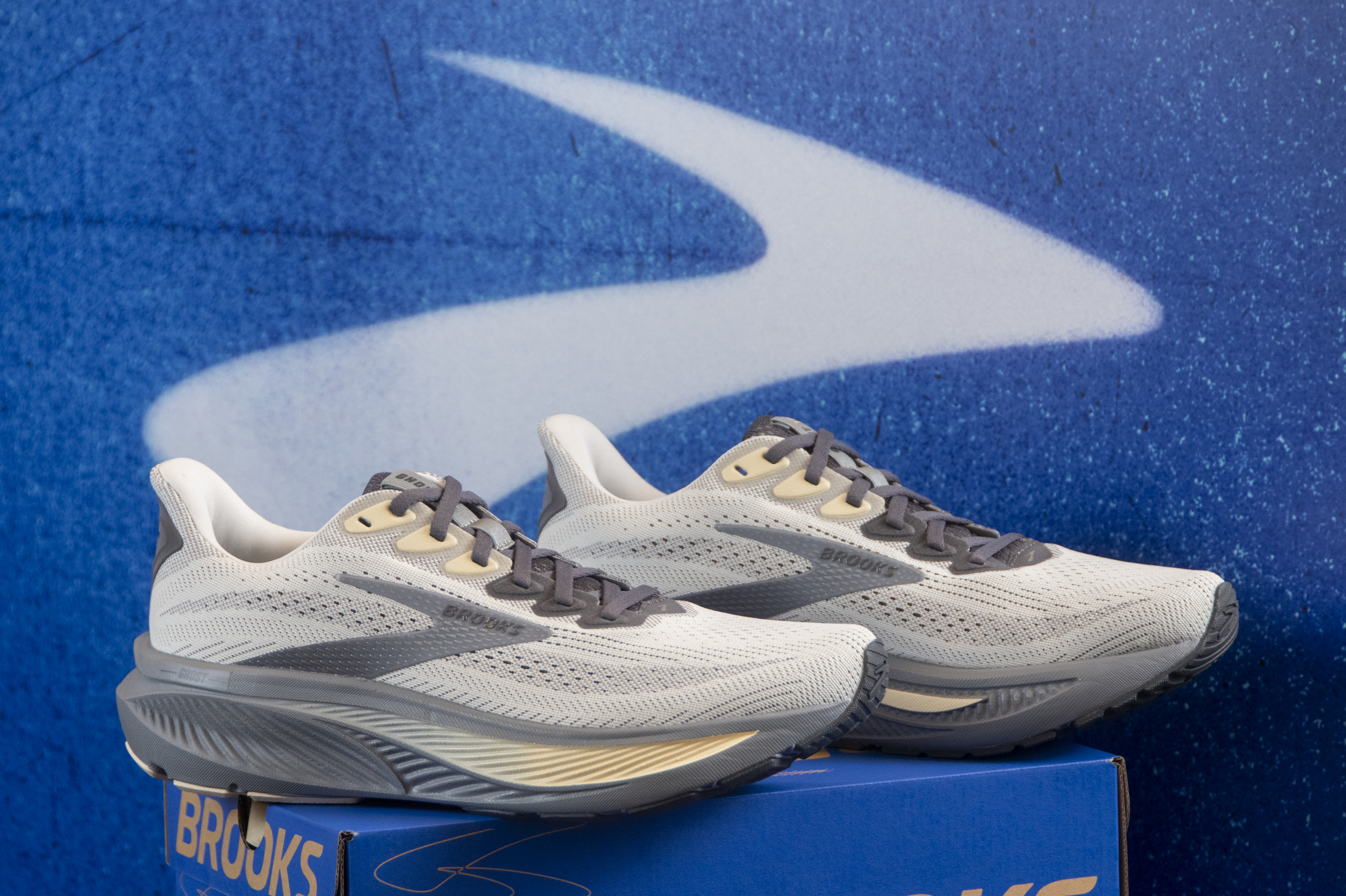 R.M Monthly Authentics：初めてでも間違いないランニングシューズ選び。《BROOKS ゴースト17》　前編